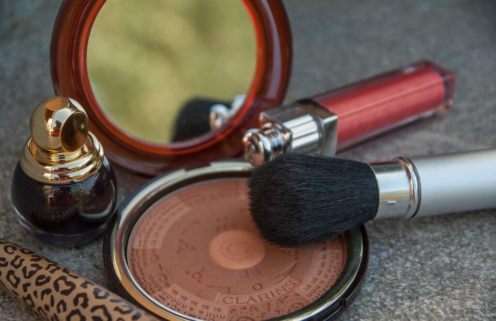compact makeup tips